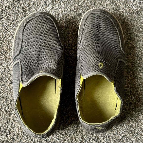 Boys Youth OluKai Slip On Size 1 Grey with Green Accent - Great Brand - - Picture 3 of 9